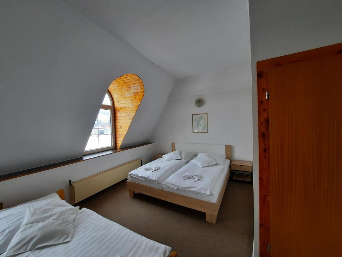 Hotel Koruna เยเซนิค ภายนอก รูปภาพ