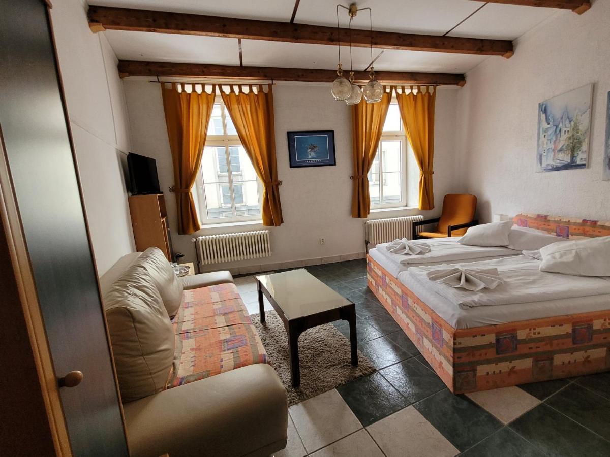 Hotel Koruna เยเซนิค ภายนอก รูปภาพ