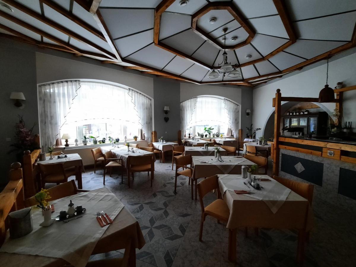 Hotel Koruna เยเซนิค ภายนอก รูปภาพ