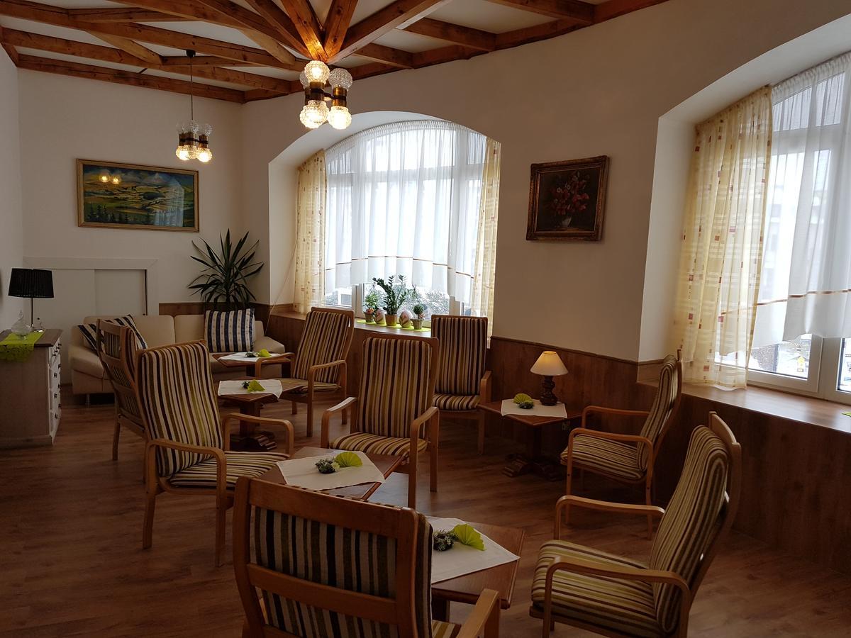Hotel Koruna เยเซนิค ภายนอก รูปภาพ